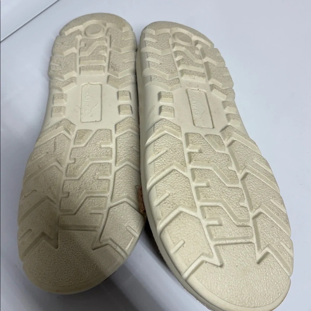 Cliffs by WHITE MOUNTAIN Brown Tan Textured Crisscross Slide Sandals - Picture 4 of 5